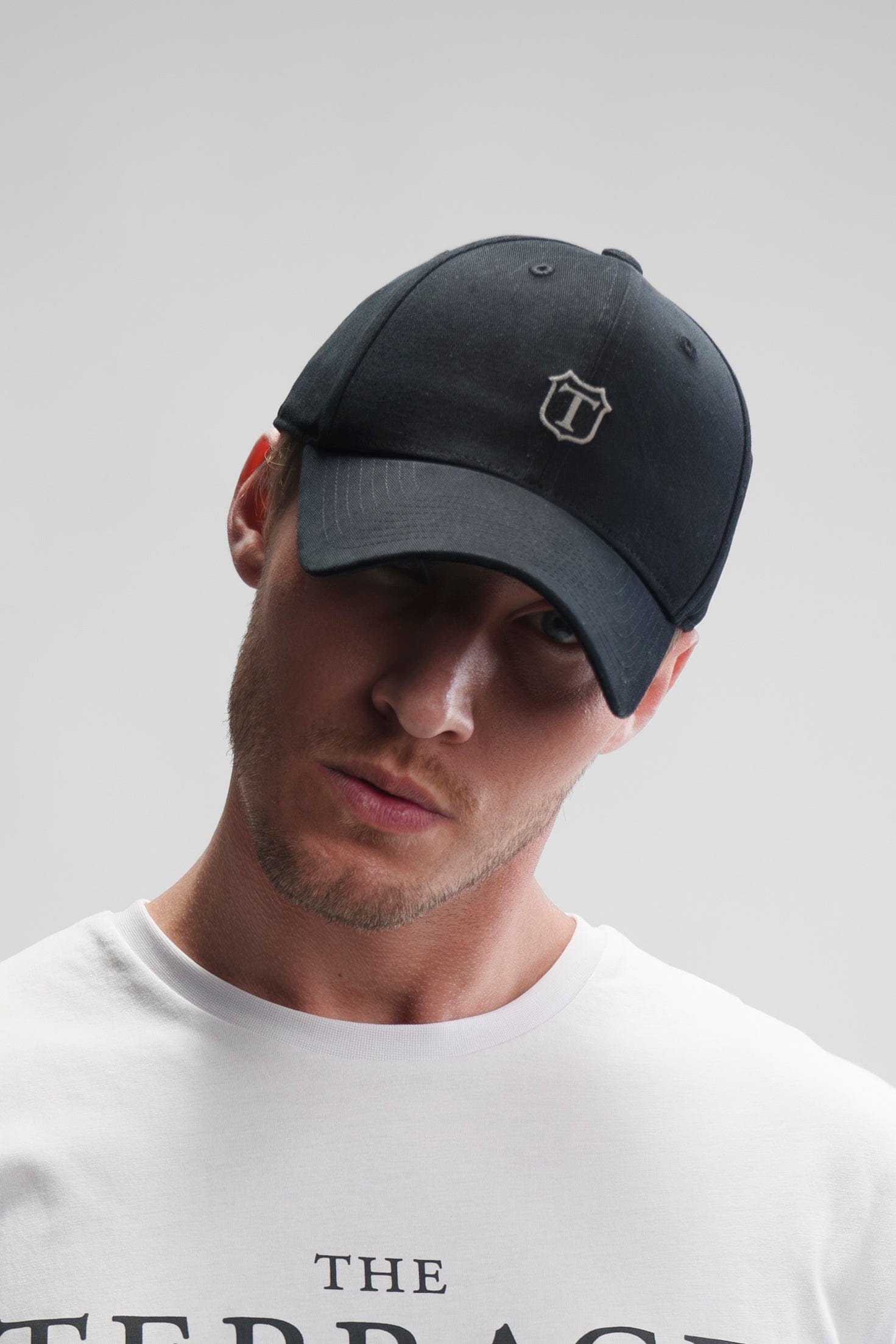 Twill Cap Black Model Front