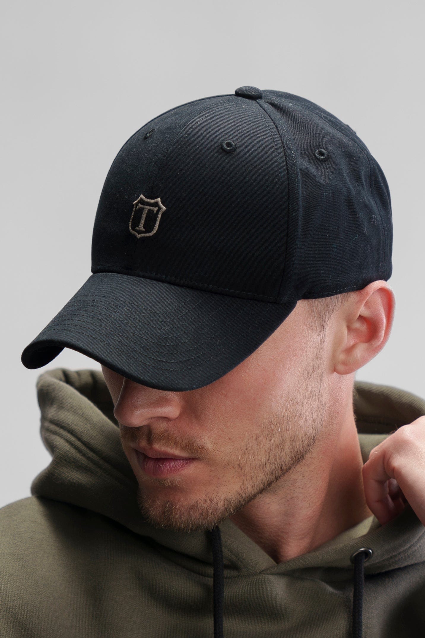 Twill Cap Black Model Front
